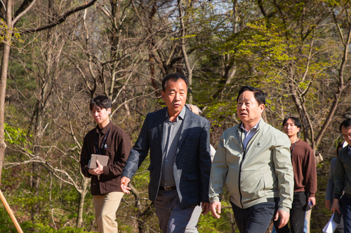 주광덕 남양주시장 15일 천마산 시립공원 도보 이동 점검