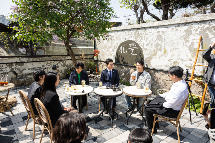 시민 발언 듣는 정원오 후보