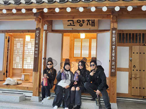 외국인 단체 관광객 고양관광정보센터 BTS 특별전 방문