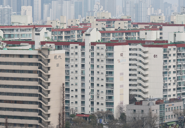 2년 만에 하락 전환한 강남구 아파트값