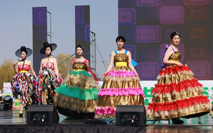 국제대 문화예술콘텐츠학과 학생들이 '오성강변축제' 갈라쇼 뮤대에 참석했다. (사진=26학번 구성완 작가)