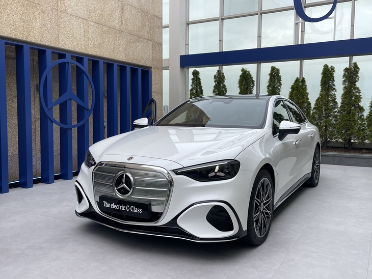 '디 올-뉴 일렉트릭 C-클래스'