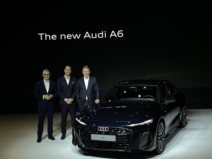 (왼쪽부터)﻿스티브 클로티 아우디코리아 사장, ﻿마르코 슈베르트 아우디 AG 이사회 멤버 겸 세일즈·마케팅 총괄, 게르놋 될너 아우디 AG 이사회 의장