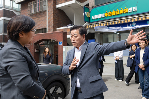 박승원 더불어민주당 광명시장 후보(오른쪽) 21일 정은경 보건복지부 장관 만남