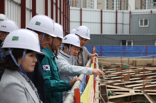주광덕 남양주시장 21일 별내노인복지관 공사 현장 점검