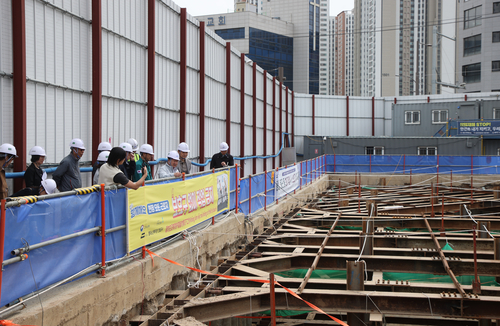 주광덕 남양주시장 21일 별내노인복지관 공사 현장 점검