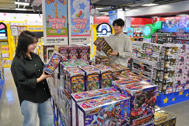 롯데마트 토이저러스 매장에서 진행하는 완구 행사 관련 이미지. 사진=롯데마트
