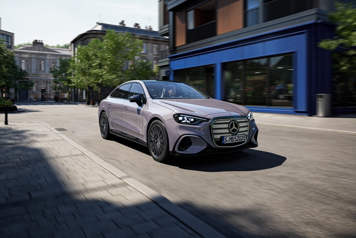 벤츠 '디 올-뉴 일렉트릭 C-클래