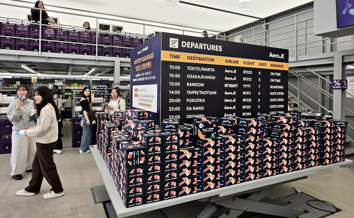 서울 성동구 성수동 소재 대명화학그룹 계열사 오프뷰티의 상설 매장에 에어로케이 랜덤 박스가 전시돼 있는 모습. 사진=박규빈 기자