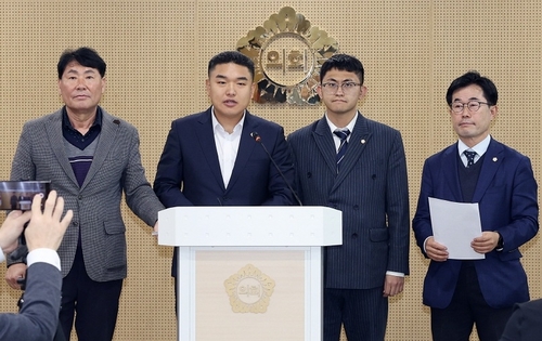 왼쪽부터 의왕시의회 서창수-한채훈-박현호-김태흥 의원