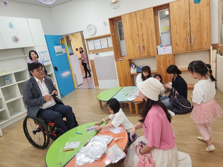 중증 장애 딛고 일어선 신용 익산시의원, 재선 도전 '출사표'...현장 중심 '감동 정치' 재현 다짐