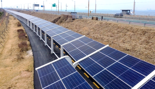 시화방조제 자전거길에 조성한 태양광 패널