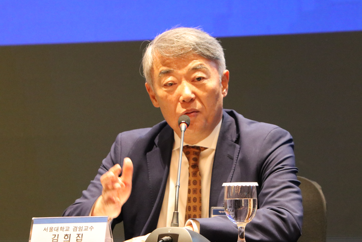 김희집 서울대 국제대학원 초빙교수가 '제9회서울에너지포럼' 패널토론에서 발언하고 있다 사진= 유병욱 기자