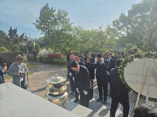 최대호 더불어민주당 안양시장 후보 29일 국립서울현충원 참배