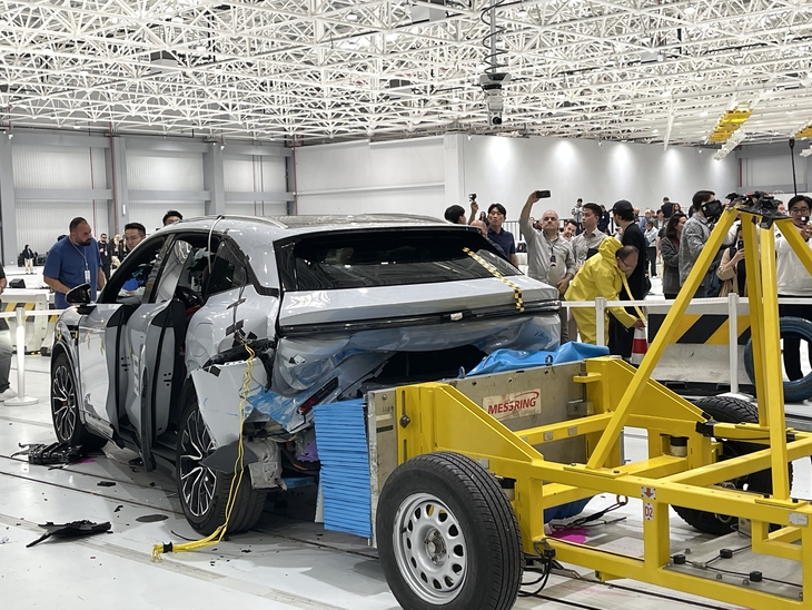 85㎞로 후방 추돌한 대차가 지커 '7X' 후면에 충돌한 직후 모습. 사진=박지성 기자