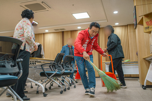 백영현 국민의힘 포천시장 후보 28일 영중노인대학 방문