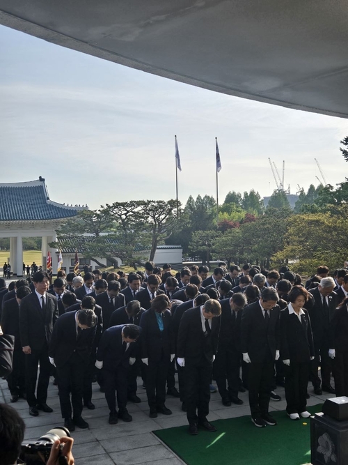 최대호 더불어민주당 안양시장 후보 29일 국립서울현충원 참배