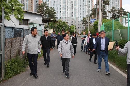 주광덕 남양주시장 28일 가운고등학교 통학로 도로 개설 현장 방문