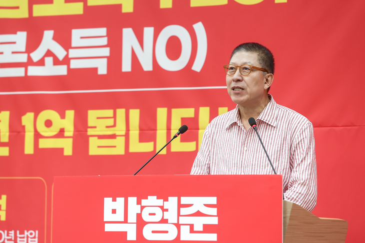 국민의힘 박형준 부산시장 후보가 29일 청년 자산 형성을 위한 '청년 1억 만들기' 공약을 내놨다.