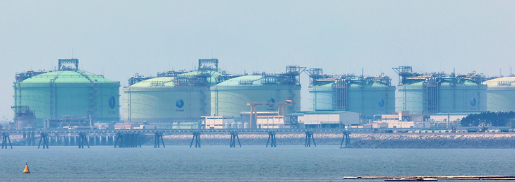 인천시 연수구 송도동 한국가스공사 인천생산기지 내 액화천연가스(LNG) 저장탱크 모습.
