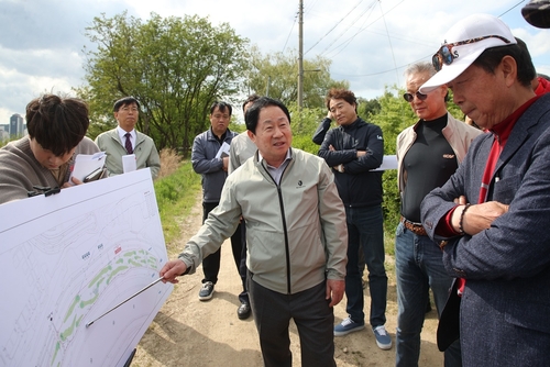 주광덕 남양주시장 28일 왕숙천 다목적잔디광장 조성 현장 점검