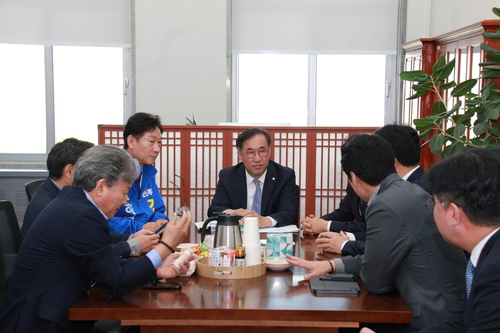 더불어민주단 강병덕 하남시장 후보-이광재 하남시갑 국회의원 후보 30일 국토교통위원회 위원장 및 위원들과 면담