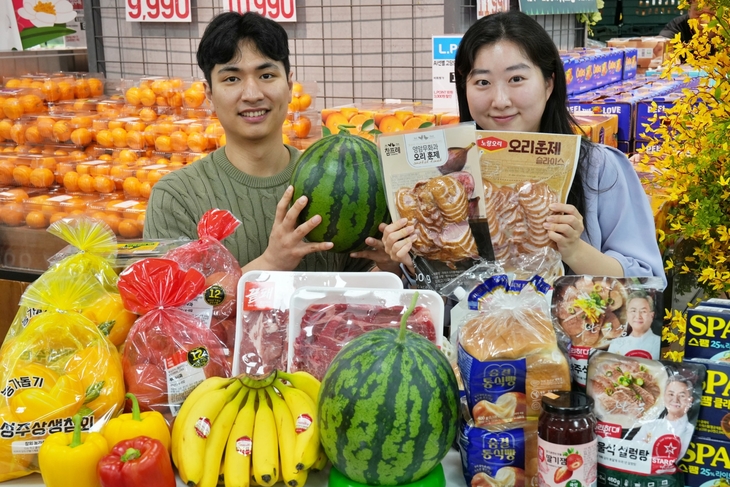 “봄인데 벌써 여름 과일이?” 유통업계, 수박 판매 시동
