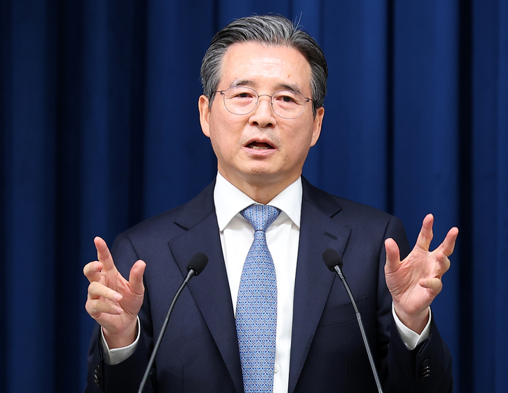 브리핑하는 김용범 정책실장