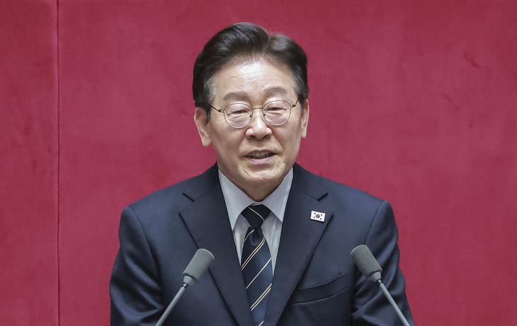 李 대통령 “추경 협력 부탁”…연설 끝나자 국힘석으로 ‘직행’