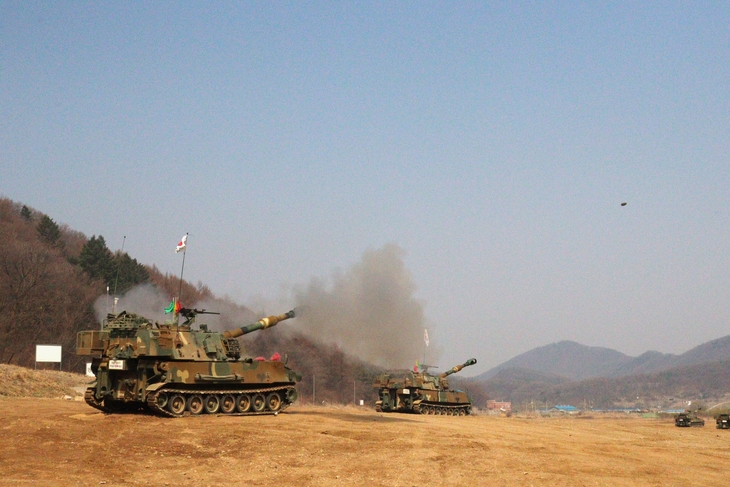 육군 2기갑여단 자주포 포탄 사격 훈련