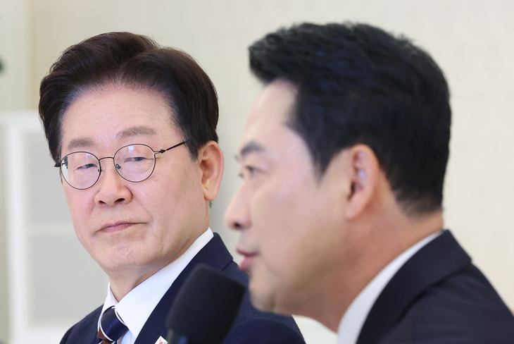 장동혁 대표 발언 듣는 이재명 대통령