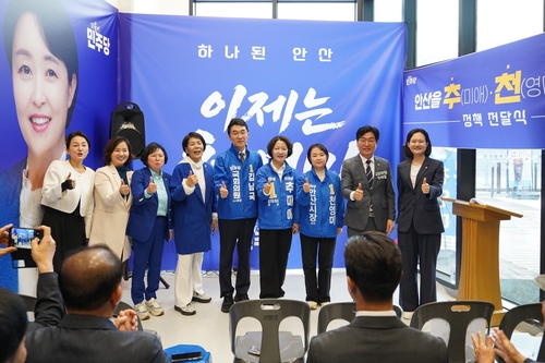 더불어민주당 조정식 국회의장 후보-추미애 경기도지사 후보-국회의원들 11일 천영미 안산시장 후보 캠프 전격 방문