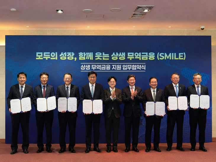 (왼쪽부터) 왼쪽부터 장영진 무역보험공사장, 최성안 삼성중공업 대표이사, 김희철 한화오션 대표이사 등
