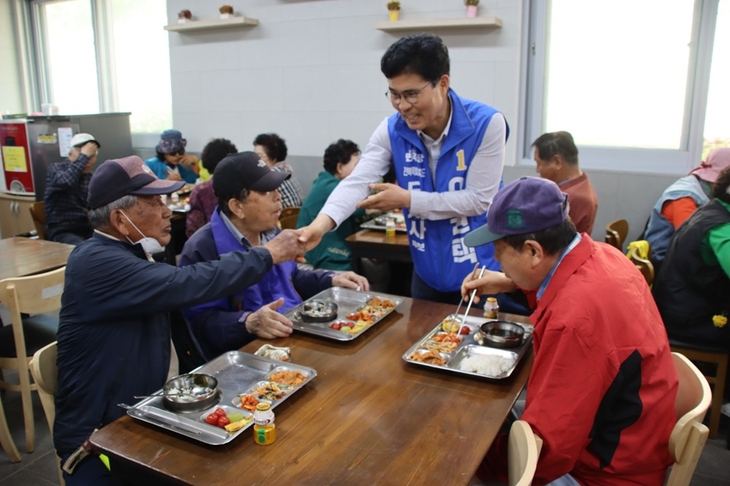 경로당 무상급식 주 5일 확대 이어 반찬 구입비 지원으로 따뜻한 한 끼 보장