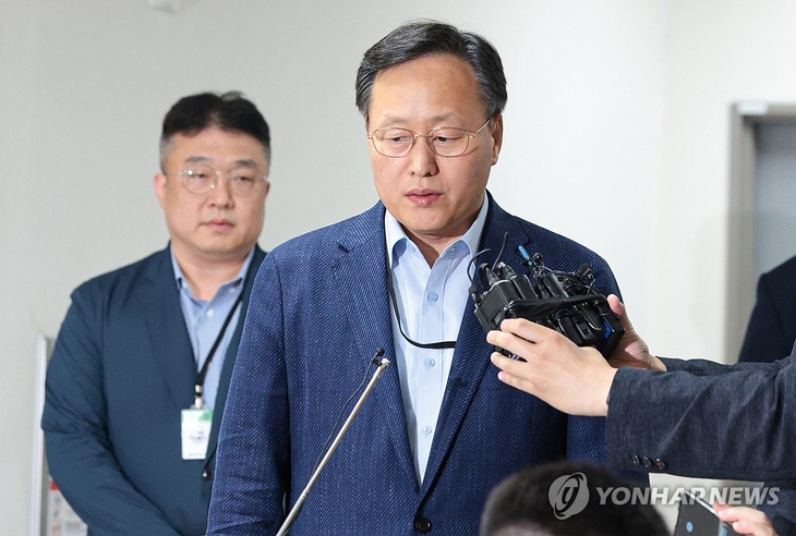 삼성전자 사측 대표교섭위원인 여명구 DS 피플팀장이 20일 정부세종청사 중앙노동위원회에서 노사협상 결렬에 따른 입장을 밝히고 있다.