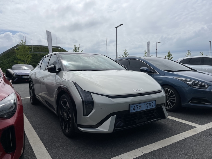 기아 'EV4'. 사진=박지성 기자