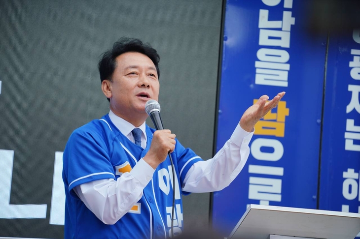 지난 21일 이광재 더불어민주당 하남갑 후보가 경기도 하남 덕풍시장에서 출정 연설을 하고 있다. 사진=이광재 캠프 제공