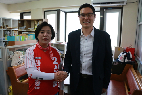 신계용 국민의힘 과천시장 후보(왼쪽) 22일 박근문 한국마사회노동조합 위원장 면담