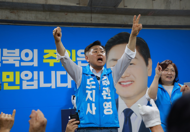김관영 47.3%, 이원택 38.7%...민주당 견제 불구 여전히 1위 사수