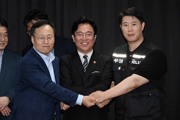 김영훈 장관, 삼성 노사 협상 교섭