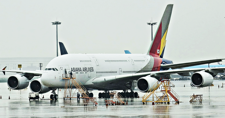 아시아나항공 A380 여객기가 인천국제공항 에어 사이드에 주기돼 있는 모습. 사진=박규빈 기자