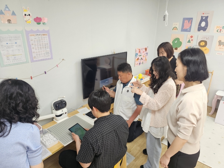 AI 돌봄 로봇 도입…경북형 공공돌봄 모델 구축