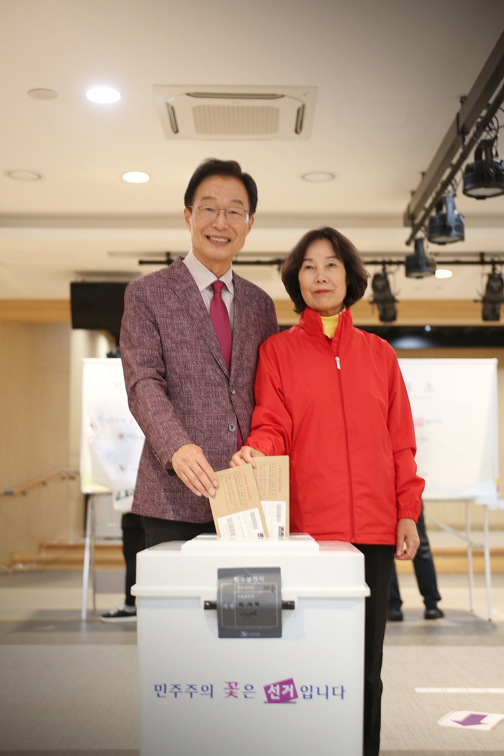 임종식 경북교육감 후보, 사전투표 참여…“경북교육 미래 결정하는 선택