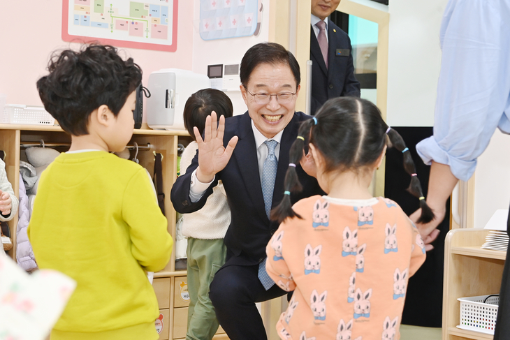 임종식 후보, 교육비 부담 완화·돌봄 확대 공약 발표