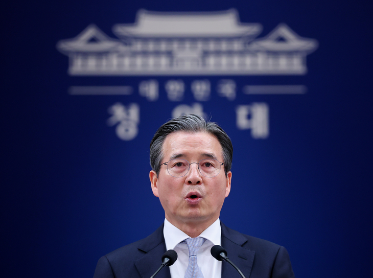 브리핑하는 김용범 정책실장