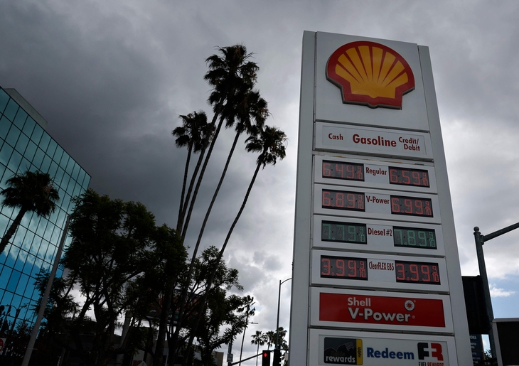US-GAS-PRICES-SURGE-AS-SHIPS-REMAIN-STRANDED-AT-GULF-OF-HORMUZ