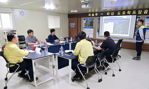 김대순 경기도 행정2부지사 1일 '지방도360호선 포천 하송우~마산 도로확-포장공사' 현장 점검