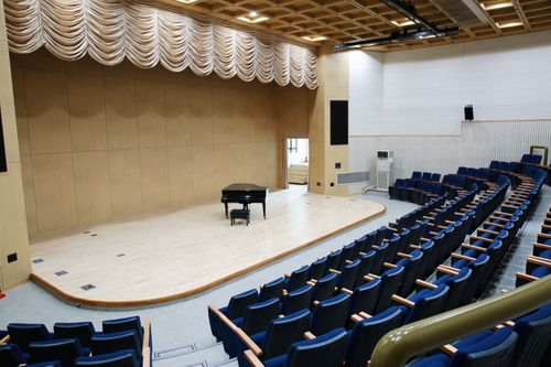 안양시청소년재단 산하 동안청소년수련관 4층 문예극장 환경 개선 공사 후