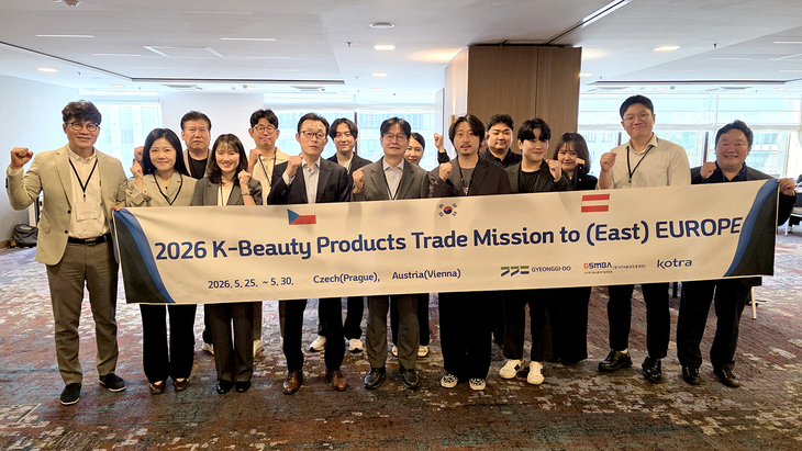 ▲ '2026 경기도 비관세장벽 대응 유럽 수출상담회'에 참여한 도내 뷰티산업 관계자들이 체코 프라하 행사장에서 성공적인 유럽 시장 판로 개척을 다