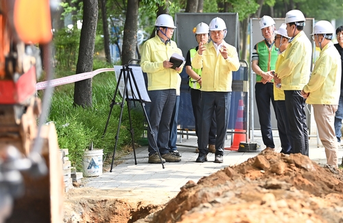 조용익 부천시장 4일 삼정동 상수도 노후관로 교체 공사 현장 안전 대책 확인
